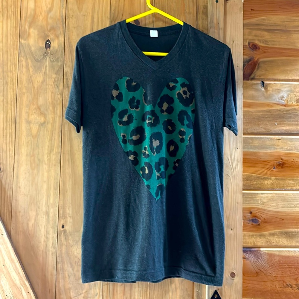 Women’s leopard heart tee